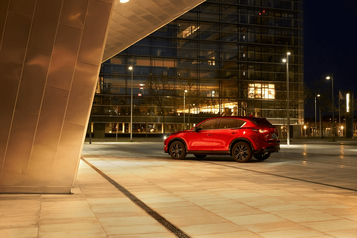 Vue 3/4 arrière du Mazda CX-5 2025 l'extérieur.